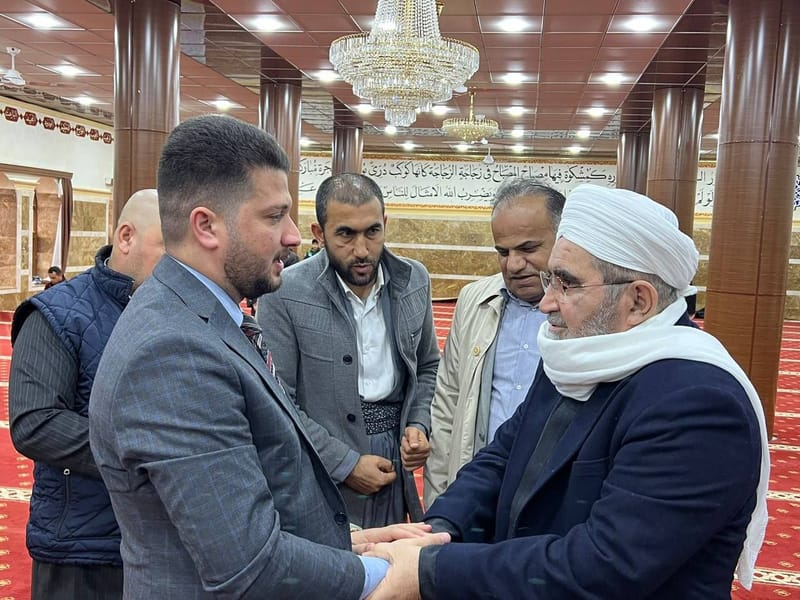 مسؤول مكتب اقليم كردستان الاستاذ صباح الصالحي يشارك في أداء صلاة الظهر جماعة بإمامة الشيخ الدكتور محمد العقراوي