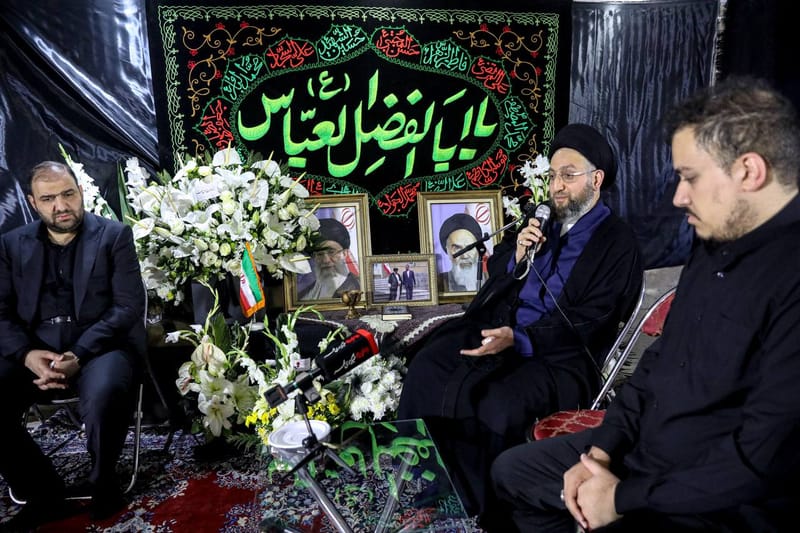 زيارة سماحة السيد عمار الحكيم  لعائلة الشهيد الدكتور حسين أمير عبد اللهيان معالي وزير الخارجية لجمهورية إيران الإسلامية،