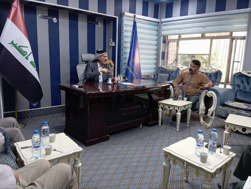 أمين محافظة بابل الأستاذ سالم المسلماوي يجتمع مع مسؤولي دوائر المحافظة لمناقشة تطورات العمل التنظيمي وسبل تطويره.