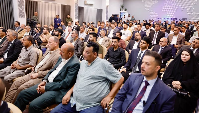 لقاء سماحة السيد عمار الحكيم  في ختام اليوم الأول من جولة سماحته في محافظة الديوانية، التقيى جمعا كريما من نخبها وكفاءاتها في مقر نقابة المهندسين العراقيين فرع الديوانية.