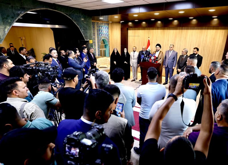 لقاء سماحة السيد عمار الحكيم المحافظ الأستاذ نصيف الخطابي و نائبيه ورئيس وأعضاء مجلس المحافظة ورؤساء الوحدات الإدارية ومدراء الدوائر الخدمية والقيادات الأمنية في المحافظة كربلاء.