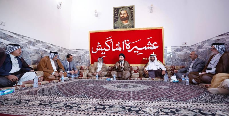 التقى سماحة السيد عمار الحكيم في مضيف عشيرة المناگيش لجناب الشيخ علي المنگوشي  جمعا من وجهاء هذه العشيرة الكريمة