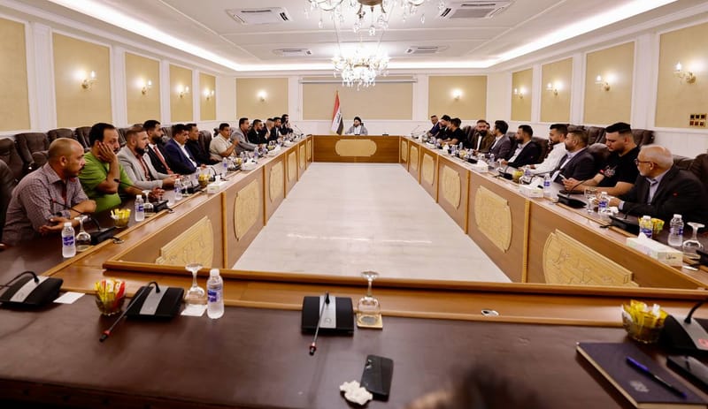 إلتقى سماحة السيد عمار الحكيم وفدا من تنسيقية سلم الرواتب