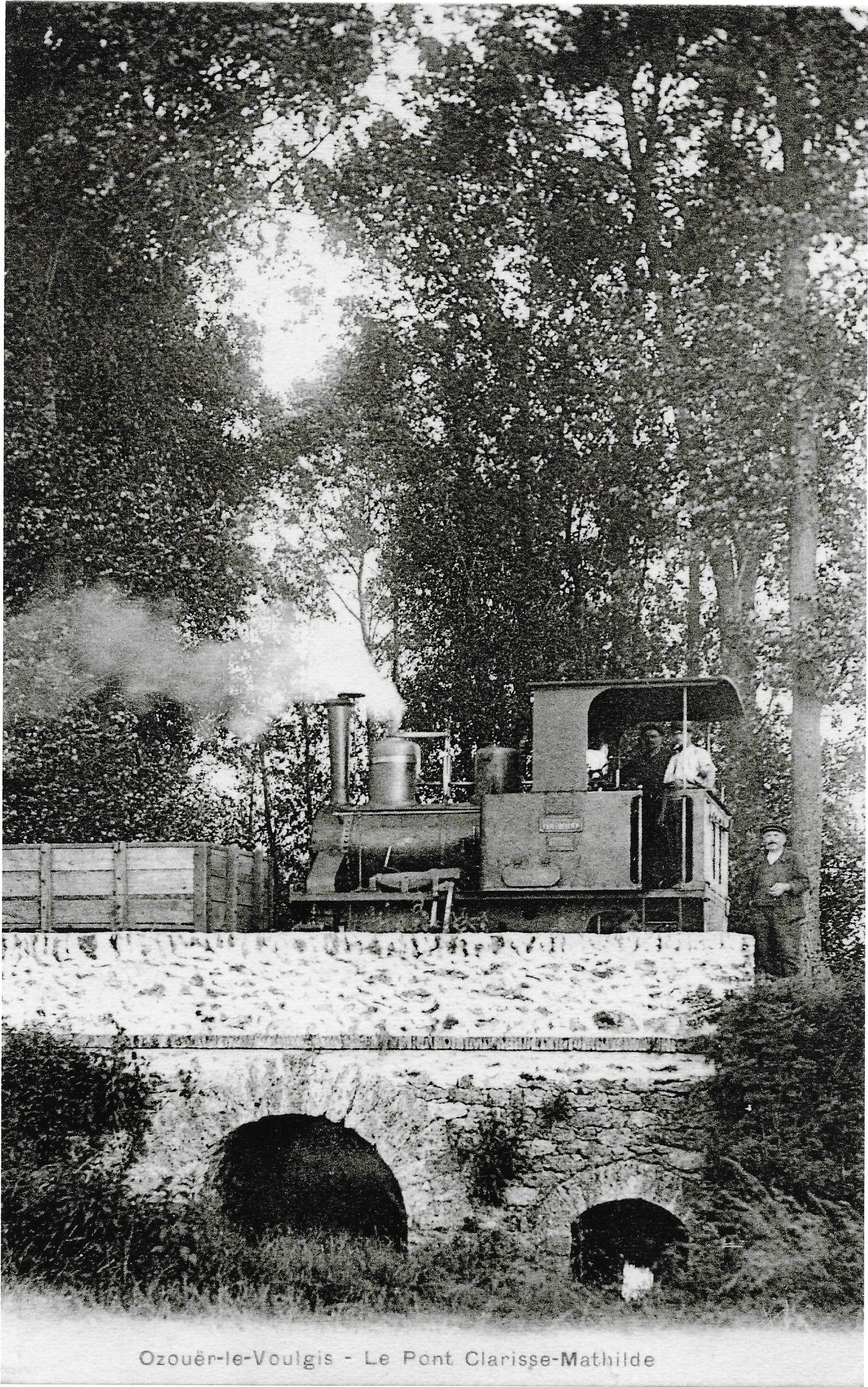Locomotive sur le pont clarisse