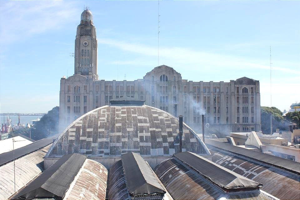 Vista del Mercado del Puerto de Montevideo