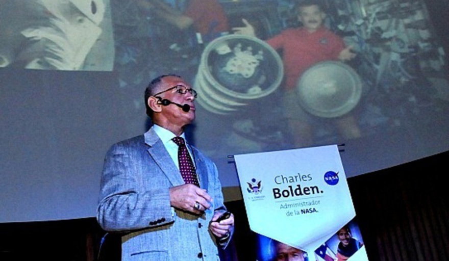 El día que Charles Bolden visitó La Plata