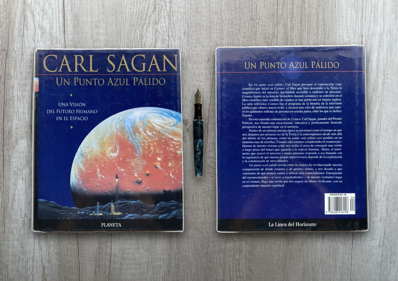 Un punto azul pálido