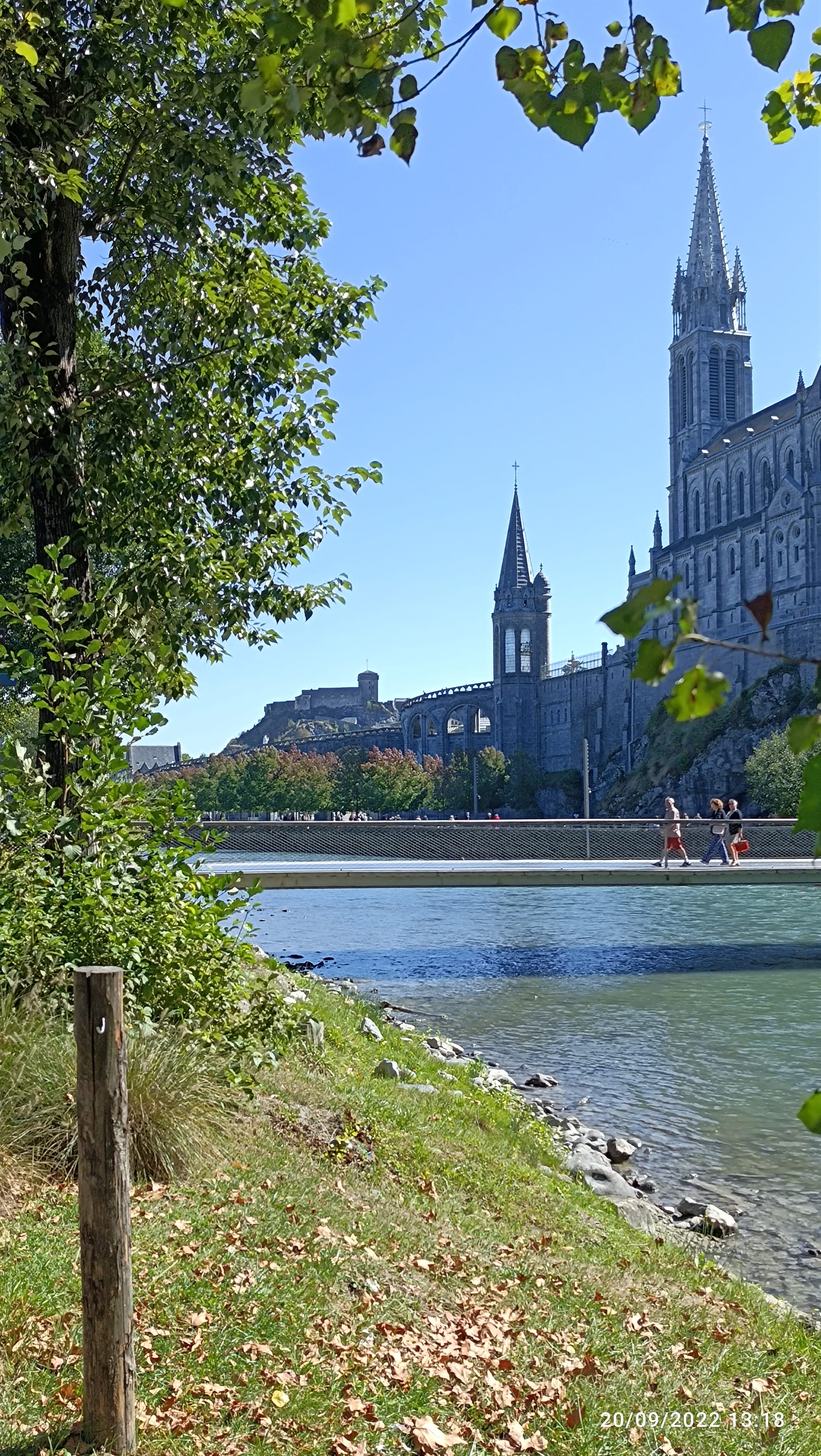 LOURDES