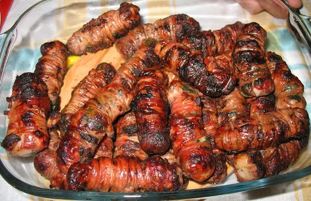 Involtini, testa  e carne di agnello arrostiti (i Marrcidd, a capuzzulecch e a carn o furnidd)