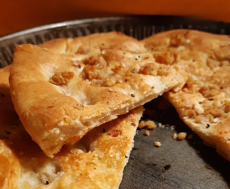 Focaccia con ciccioli (a fcazz pi frettl)