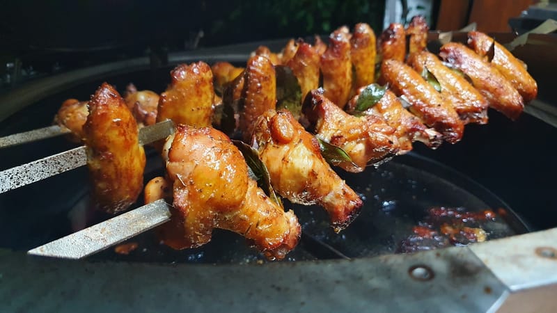 Alette di pollo allo spiedo  (ascidd arrstut)