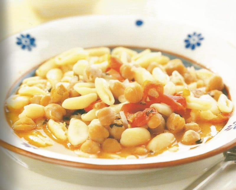 Lasagna  o cavatelli e ceci (Sagntedd o cavatidd e cecr)