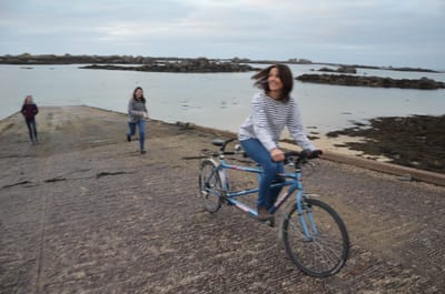 Un duo au phare ouest image