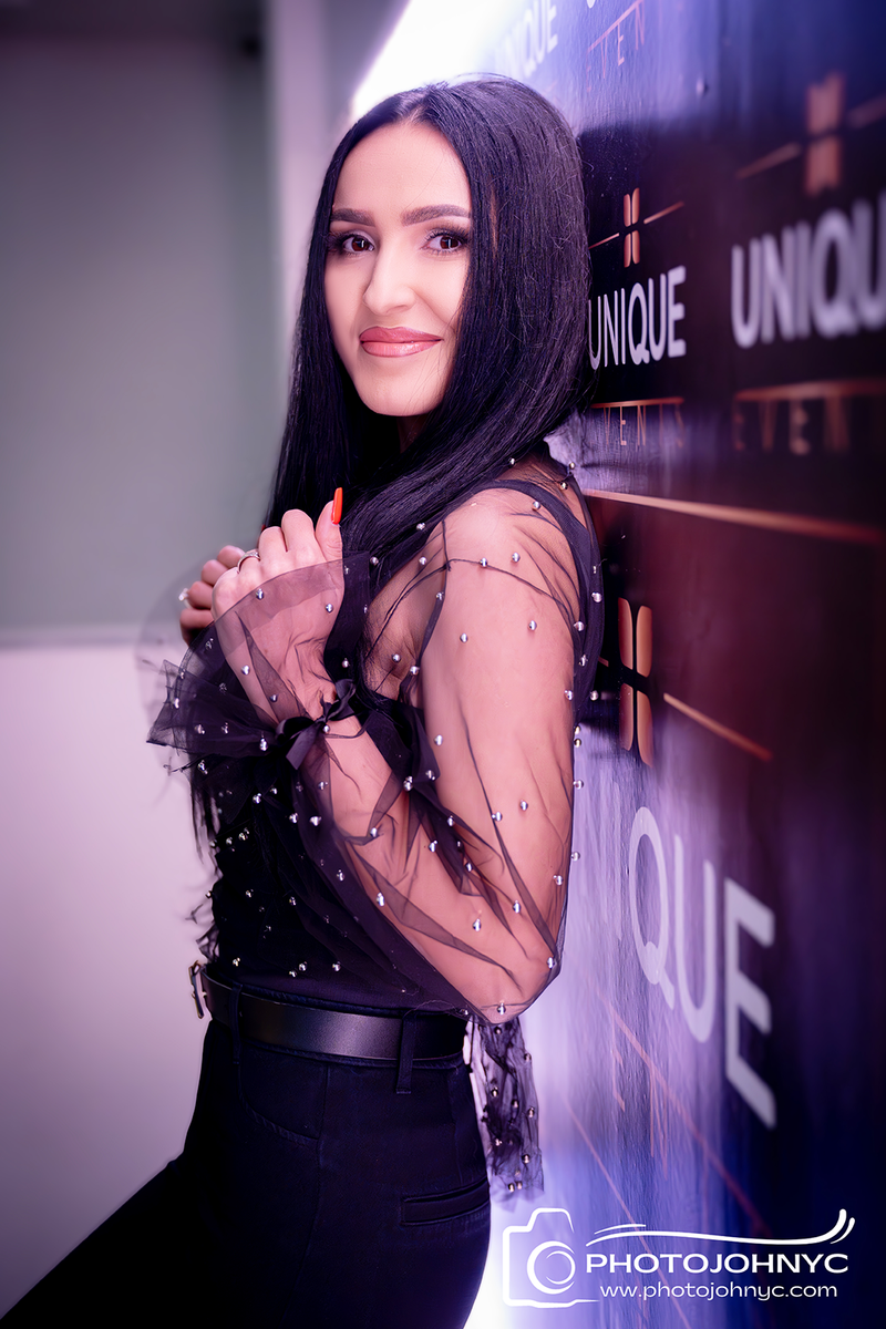 Cântăreață de muzică populară