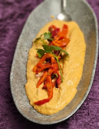 SMOKEY RED PEPPER CHUMMUS