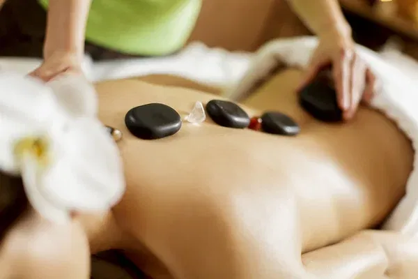 Hot Stone Therapy / Aromatherapy