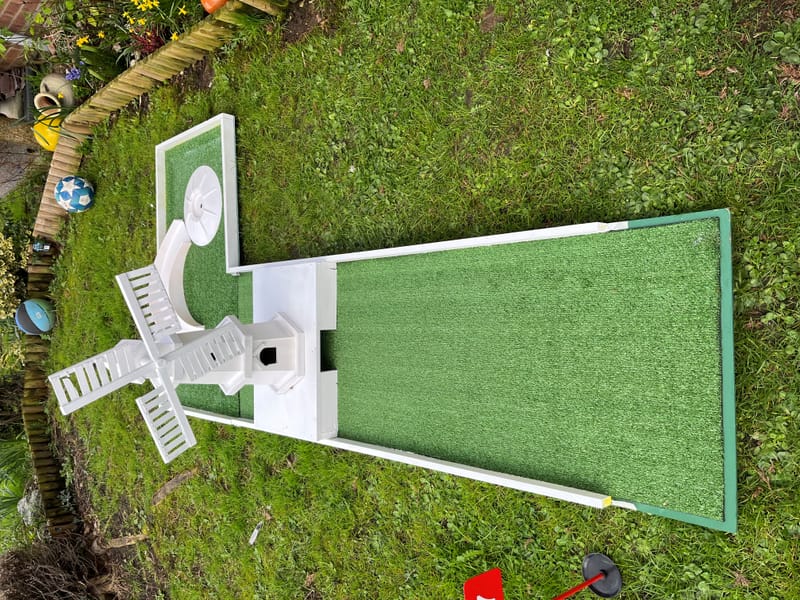 9 Hole Mini Golf