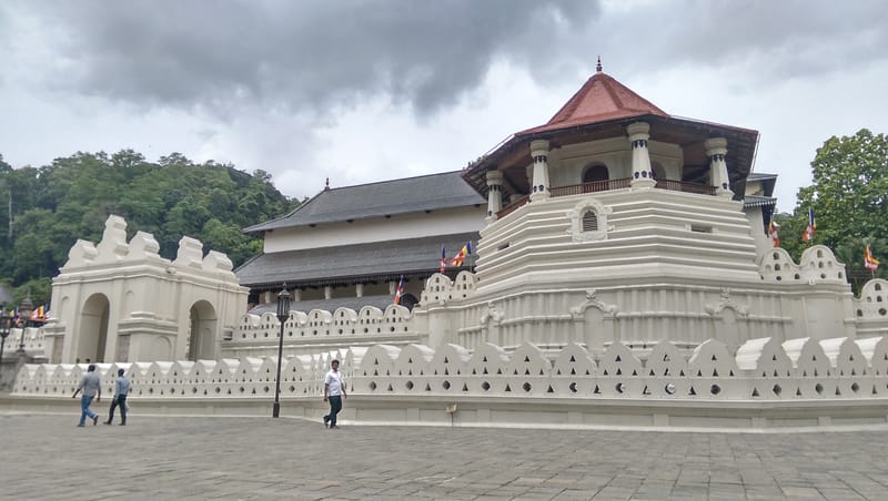 Discovering Sri Dalada Maligawa: A Journey Through History, Culture and Spirituality in Kandy