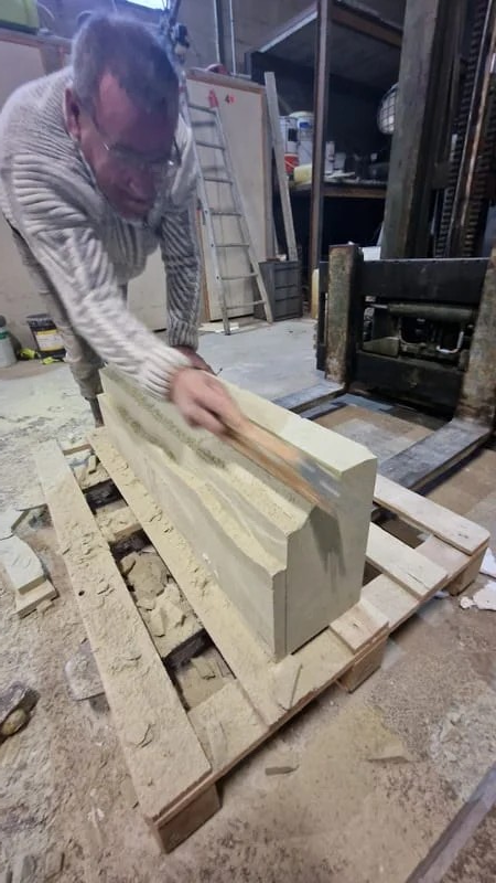 TUFFEAU, BRIQUE ET GRANITE