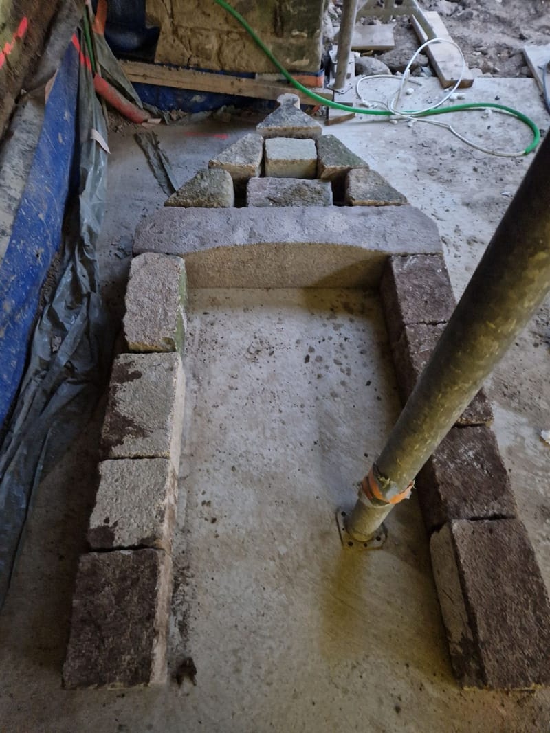 FRANGEMENT ET LUCARNE PIERRE