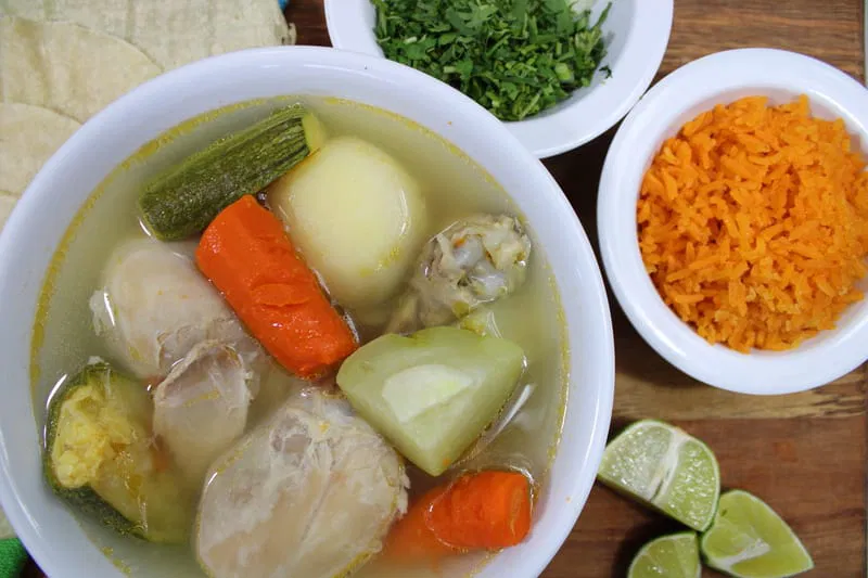 CALDO DE POLLO