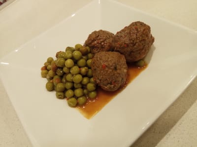 קציצות בשר ואפונה