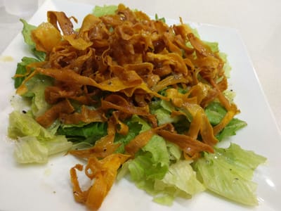 סלט חסה ובטטה מטוגנת