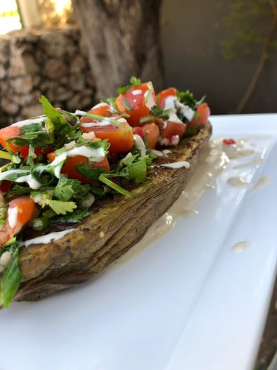 סלט חצילים ועגבניות שרי