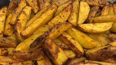 תפוח אדמה עם קליפה וכמון