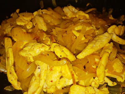 חזה עוף עם בצל