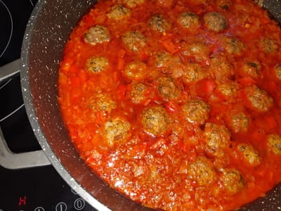 קציצות ברוטב אדום