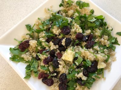 קינואה ועשבי תיבול