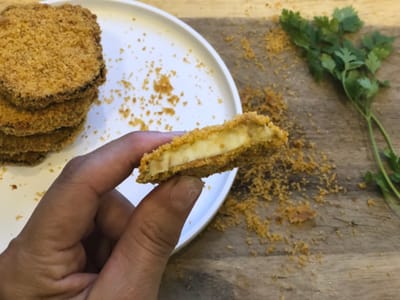 סלט חצילים בתנור עם פירורי לחם