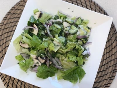 סלט חסה ושמיר