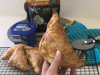 בורקס גבינה בייתי