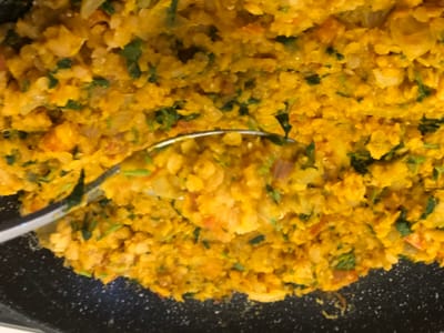 עדשים כתומות וקארי