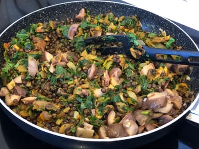 תבשיל עדשים פטריות וערמונים נעמה קדוש