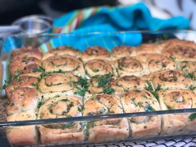 לחמניות שום מכוסמין עם עשבי תיבול
