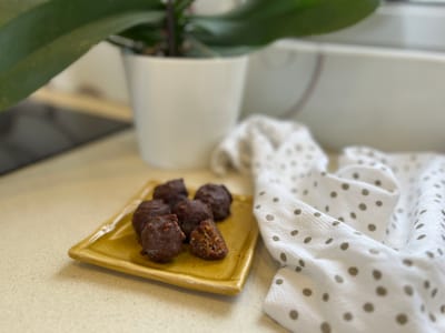כדורי תמרים מצופים שוקולד