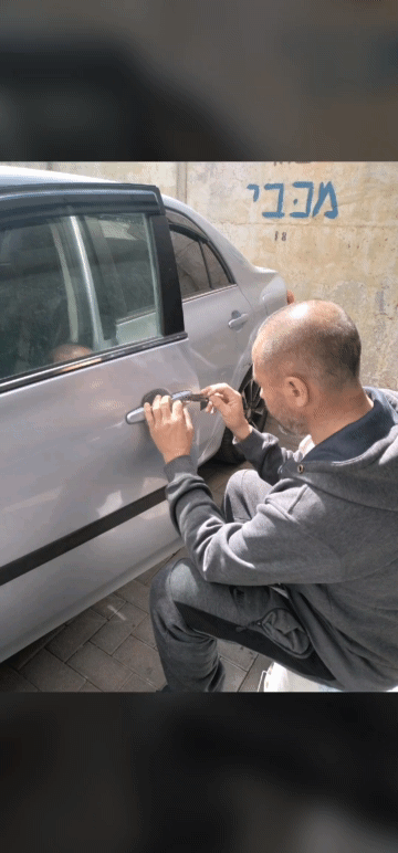 פריצה דלת רכב עם כלים מאוחדים