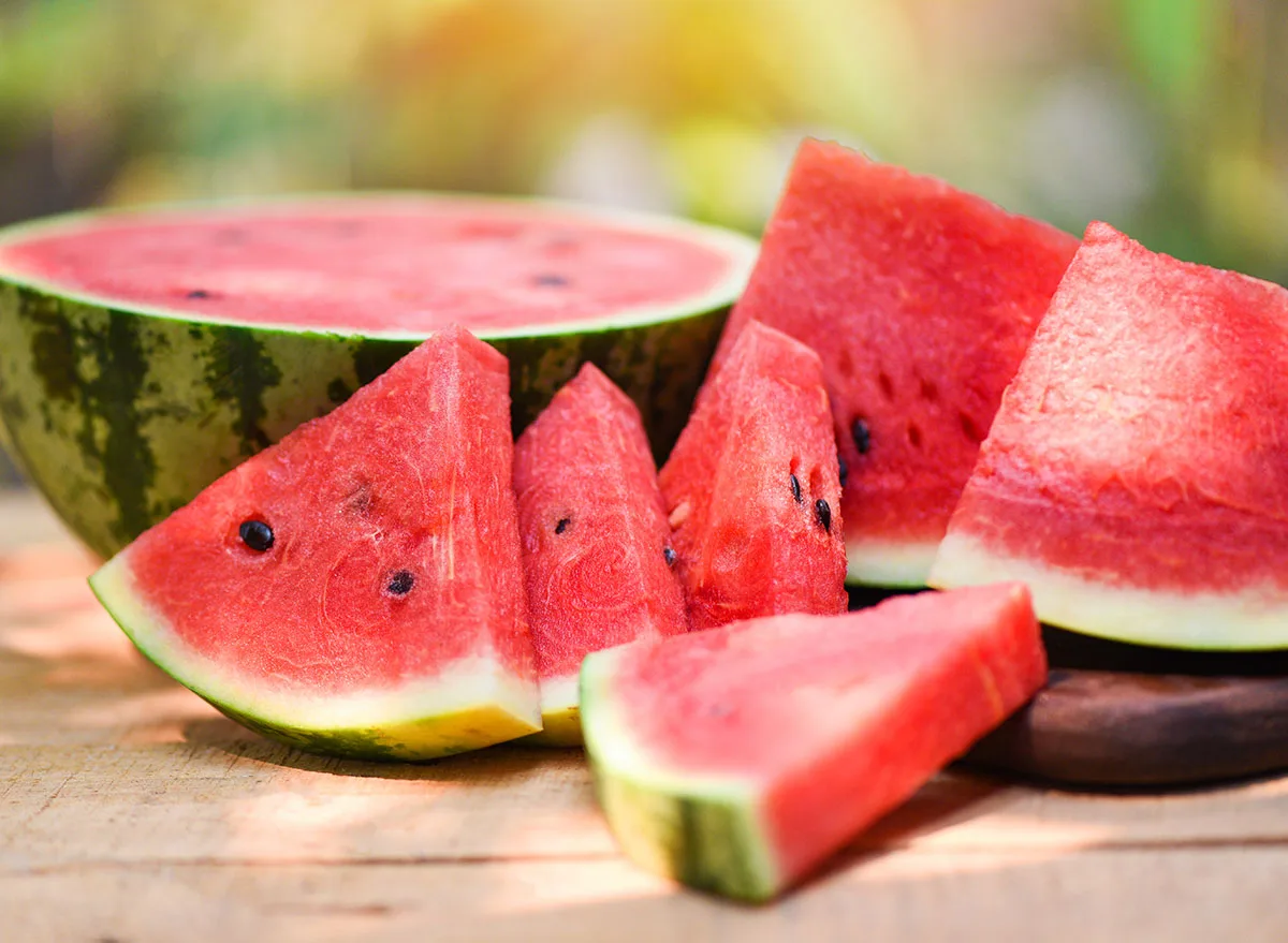 Eating Watermelon In The Summer, These Are The Side Effects to The Benefits For The Body