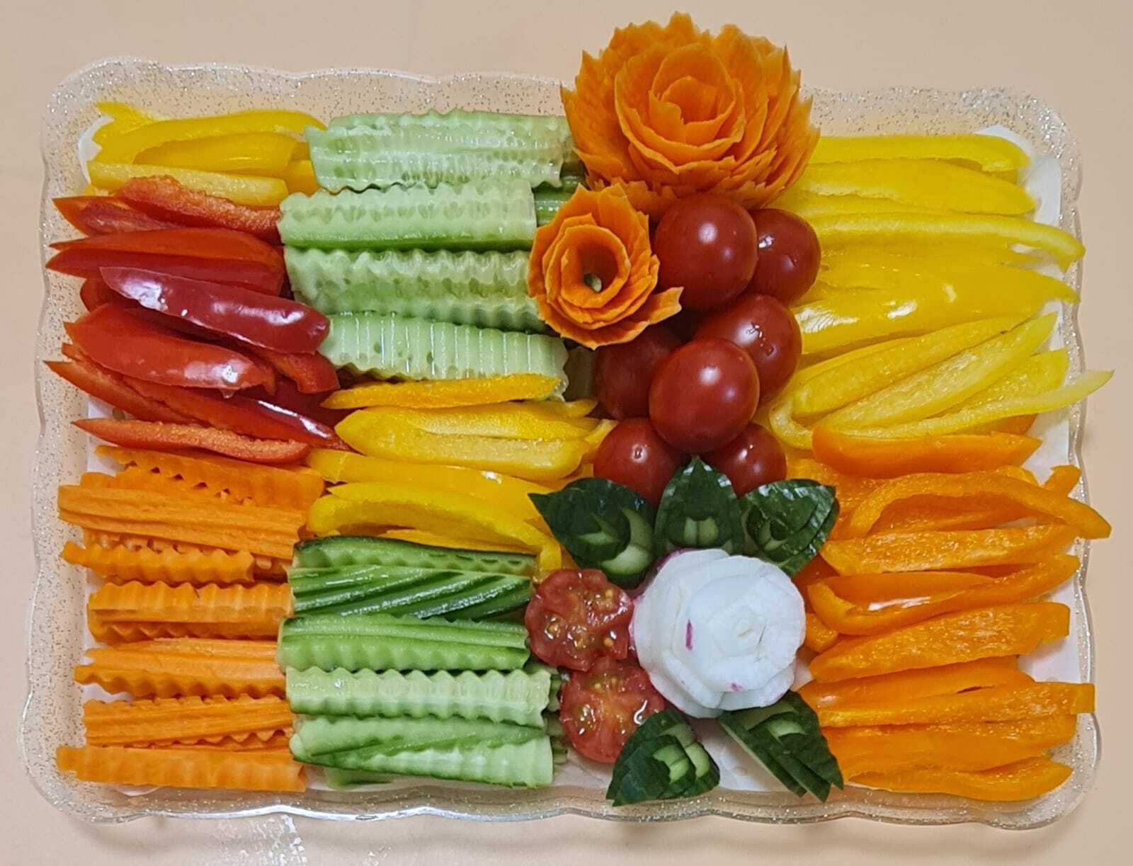 מגשי ירקות במגוון צבעים מעוצב והסטטי 