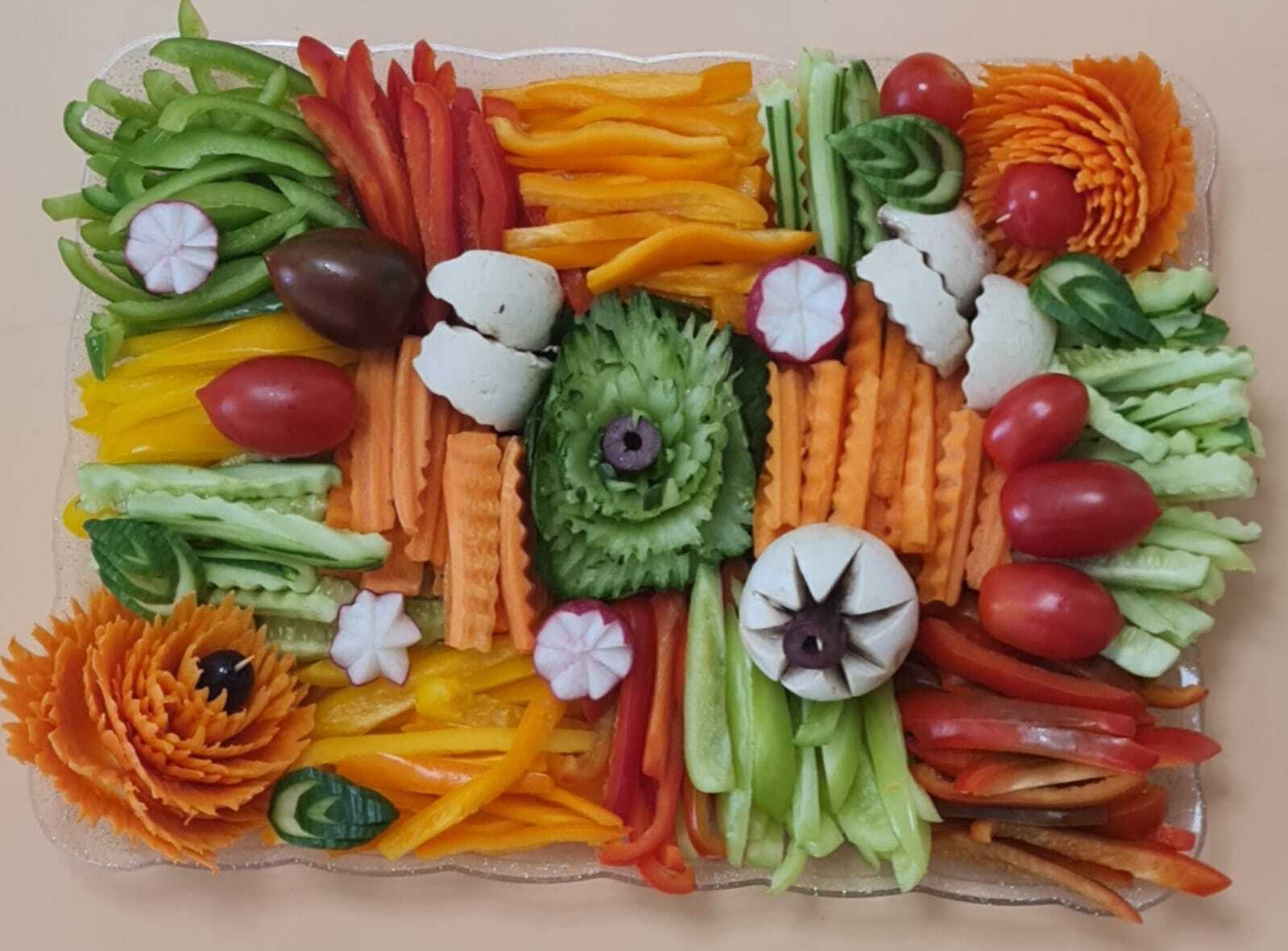 מגשי ירקות במגוון צבעים מעוצב והסטטי 