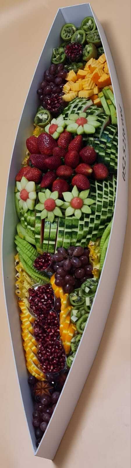 סירות פירות ממגוון פירות