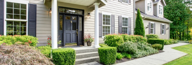 Basic Outdoor Maintenance to Maximize Your Home's Curb Appeal