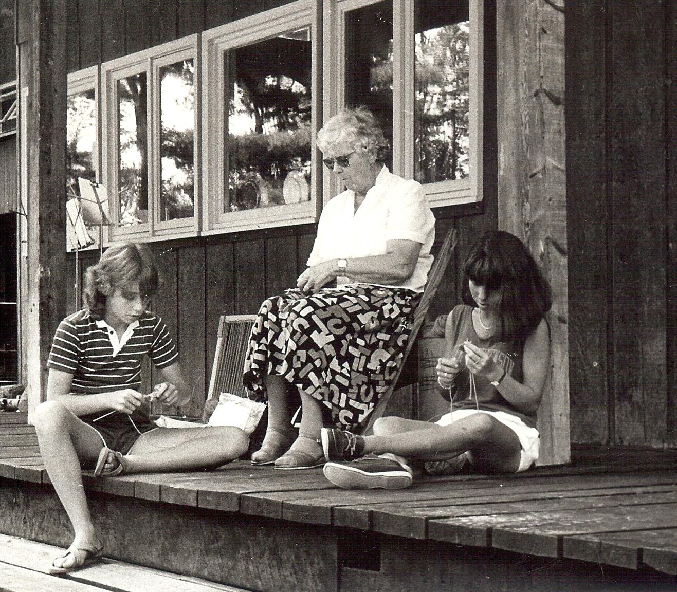 Mum teaching knitting in USA