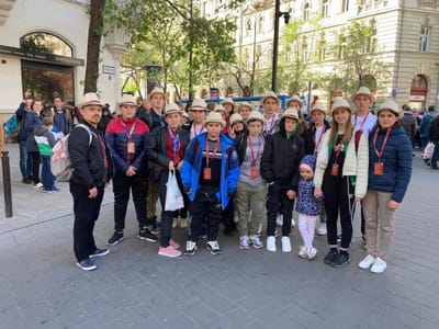 Un grup de elevi la vizita în Budapesta pentru întâmpinarea Papei Francisc