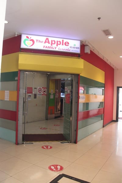 THE APPLE FAMILY KARAOKE