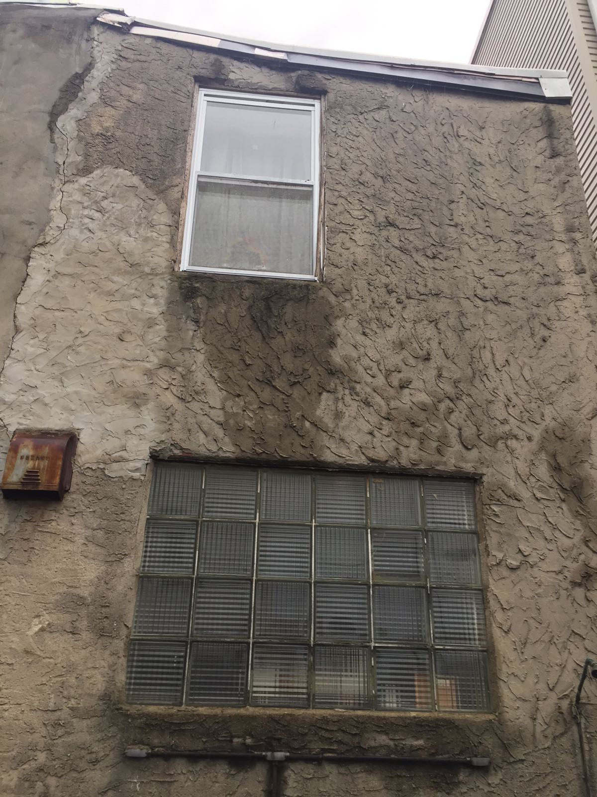 2209 E Huntingdon St