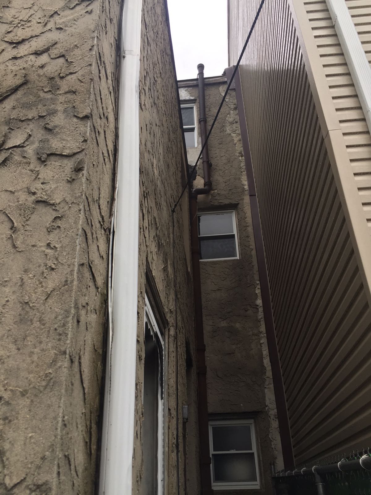 2209 E Huntingdon St